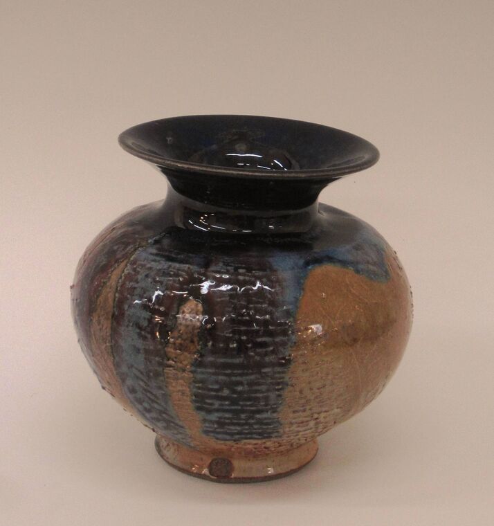 Item # 237 7" x 6.5" Vase
