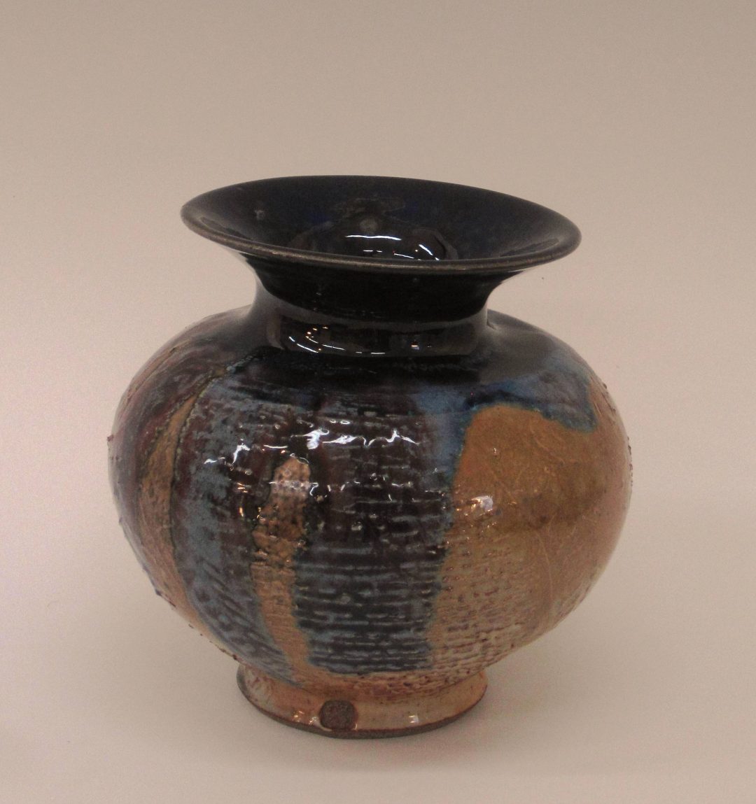 item # 237   7" x 6.5"  Vase